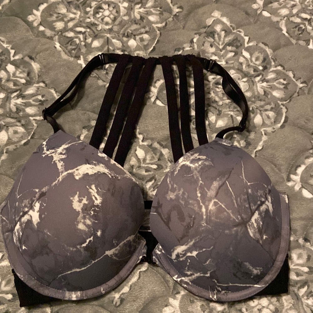 Gorgeous gray marbled razor back front closure bra 32DD Pink Victoria’s Secret